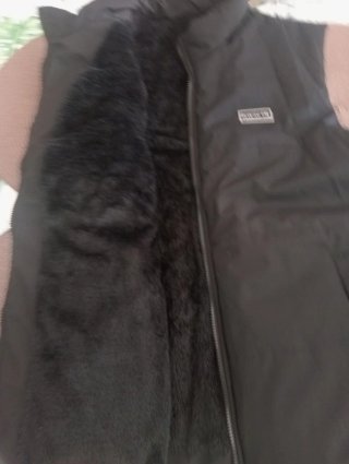 Chaleco negro con etiqueta Fashion life
