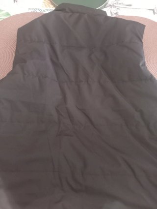 Chaleco negro con etiqueta Fashion life