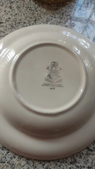 Plato hondo de cerámica con diseño