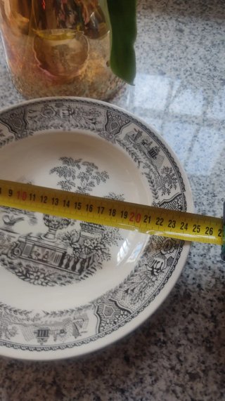 Plato hondo de cerámica con diseño