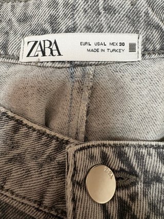 Falda Zara gris tachuelas