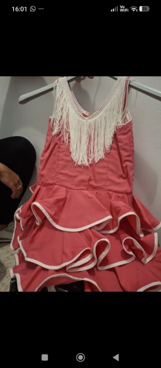 Vestido de gitana rosa con volantes