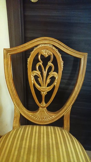 Pareja de sillas antiguas de madera dorada