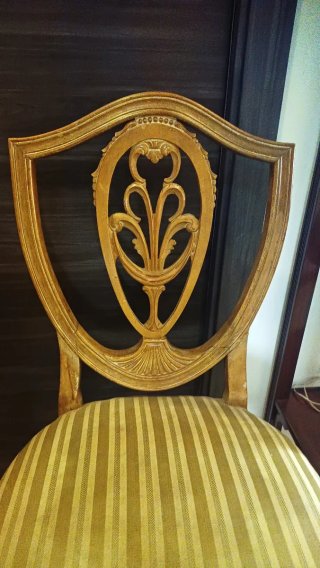 Pareja de sillas antiguas de madera dorada