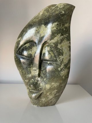 Escultura Shona Piedra Pulida en Tengenenge.