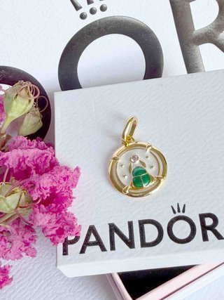 Pandora Charm Escarabajo Verde y Dorado
