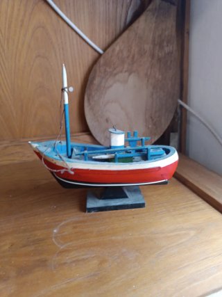 Barco de madera decorativo