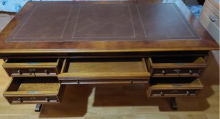 Conjunto mesa escritorio y sillas madera