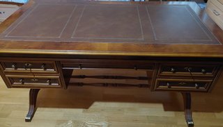 Conjunto mesa escritorio y sillas madera