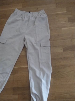 Pantalón cargo beige talla L