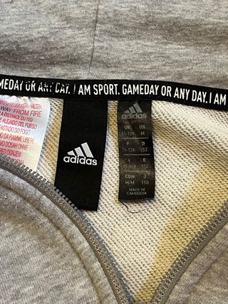 Chaqueta con capucha Adidas gris