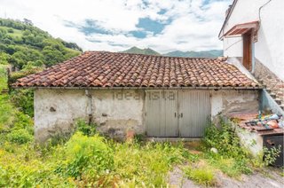 Cocheras con parcela en entorno rural