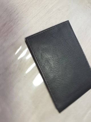 Cartera de piel negra