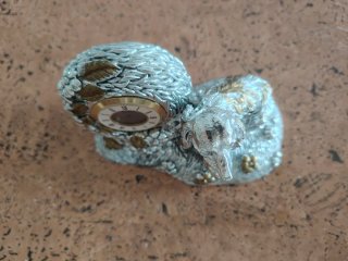 Reloj de mesa perro italiano plata