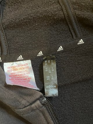 Chaqueta Adidas con capucha negra