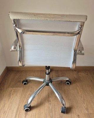 Silla de oficina con desgaste (entrega mano Coruña