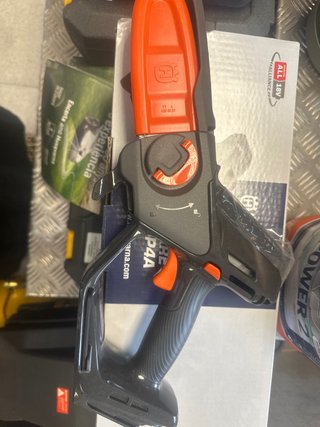 Podadora Husqvarna a batería nueva incluye bateria