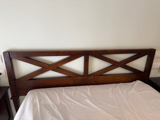 Cómoda, Mesitas y Cabecero Madera Oscura