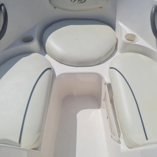 Barco Monterey Bowrider 180, motor Mercruiser 3.0