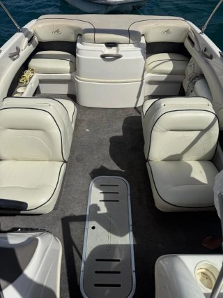 Barco Monterey Bowrider 180, motor Mercruiser 3.0