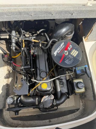 Barco Monterey Bowrider 180, motor Mercruiser 3.0