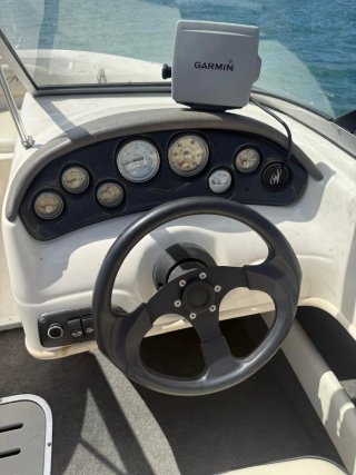 Barco Monterey Bowrider 180, motor Mercruiser 3.0