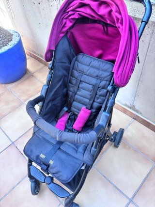 Carro de bebé granate y negro, marca Baby Monsters