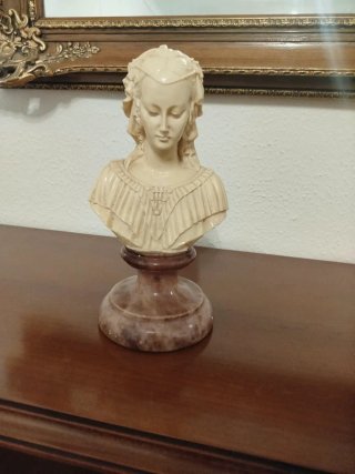 Busto femenino de resina