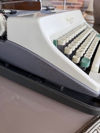 Máquina de escribir Olympia Monica