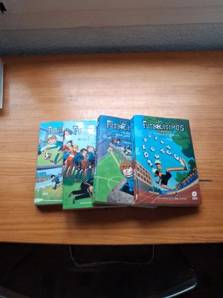 Los libros número 1,4,9 y 13 de los futbolísimos.