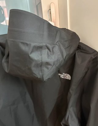 Chaqueta The North Face Quest Gris Impermeable