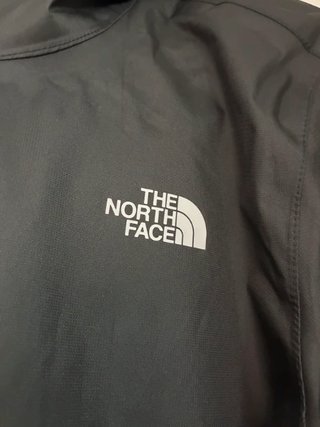 Chaqueta The North Face Quest Gris Impermeable