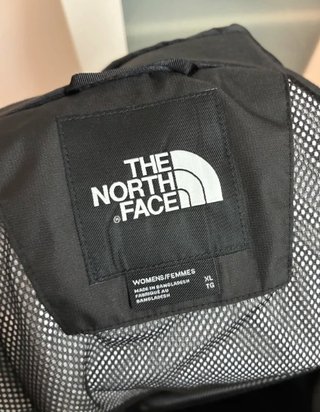 Chaqueta The North Face Quest Gris Impermeable