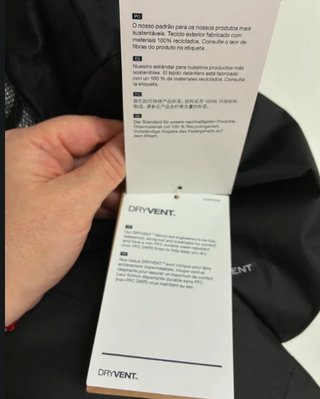 Chaqueta The North Face Quest Gris Impermeable