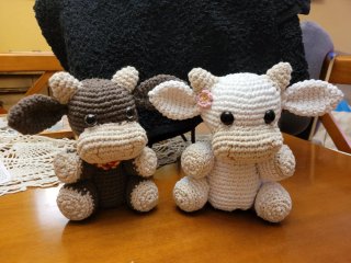 Adorabili pupazzi all'uncinetto: mucca e toro