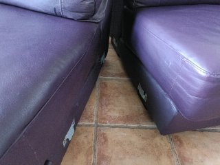 Sofá de piel marrón oscuro alta calidad .