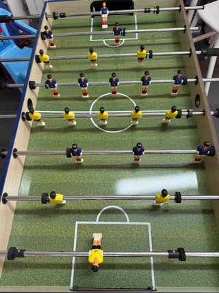 Futbolín y 5 juegos más