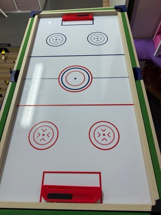 Futbolín y 5 juegos más