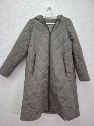 Chaqueta larga acolchada con capucha