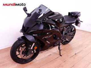YAMAHA R7
