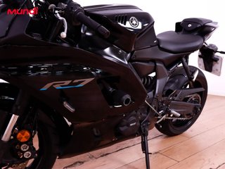 YAMAHA R7