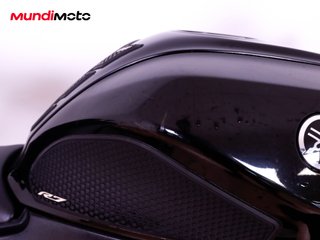 YAMAHA R7