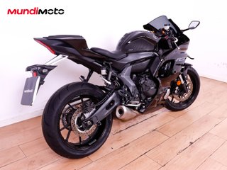 YAMAHA R7