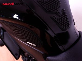 YAMAHA R7