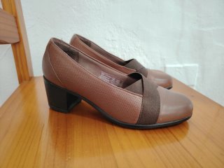 Zapatos de tacón marrones