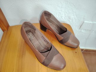 Zapatos de tacón marrones