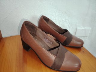 Zapatos de tacón marrones