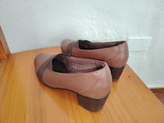 Zapatos de tacón marrones