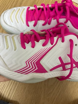 Zapatillas deportivas ASICS blancas y rosas