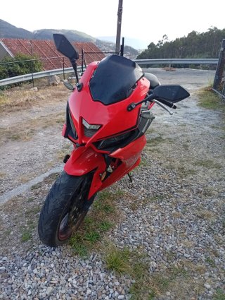 Goes 125 Sportbike Roja y Negra